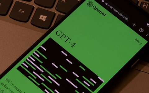 免费ChatGPT4.0聊天机器人惹上麻烦，OpenAI威胁起诉开发者