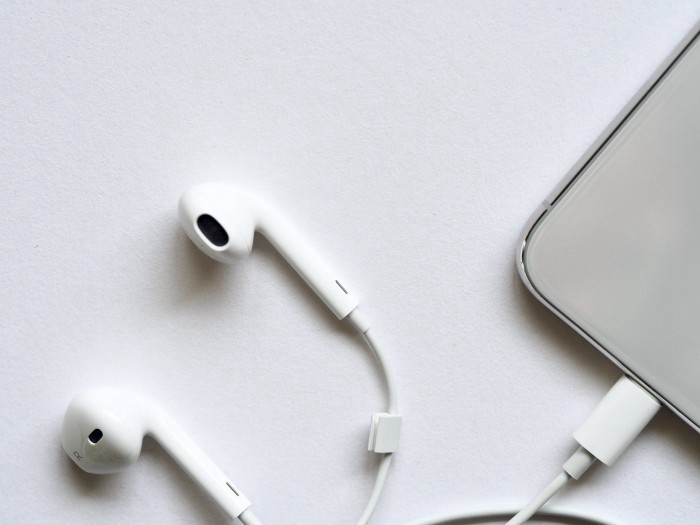iPhone 12或取消附赠有线耳机 AirPods销量将大涨