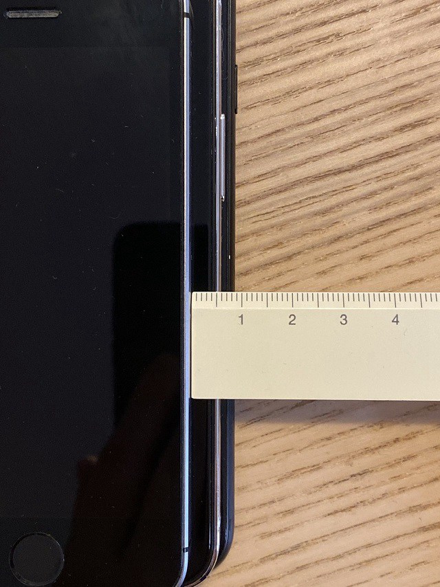 5.4英寸iPhone 12机模对比iiPhone 7与SE 单手体验不错