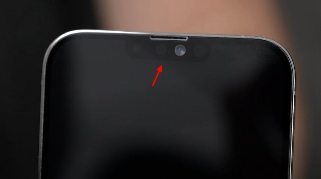 iPhone 13机模上手：刘海变小 后置镜头变大 十三香！
