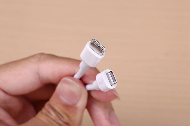 首台USB-C接口iPhone亮相  可正常使用