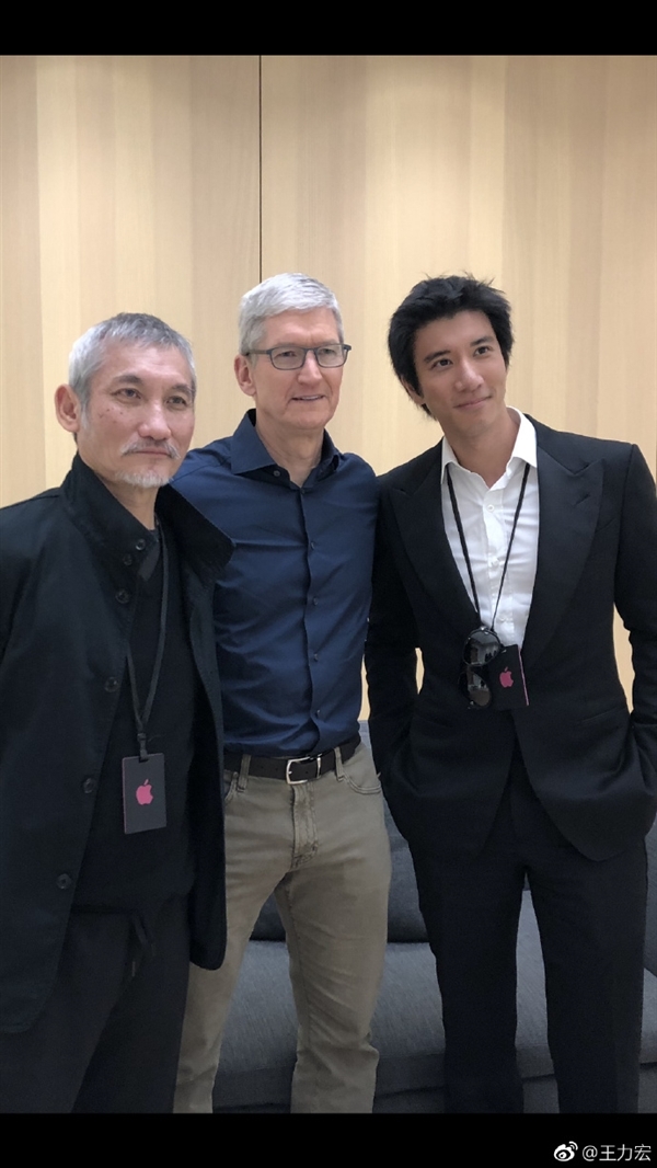 王力宏向李靓蕾道歉 iPhone13 Pro Max小尾巴抢镜 网友：再去不了苹果发布会