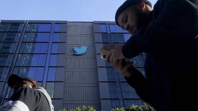 推特公司员工大规模辞职 网友：马斯克低头了？