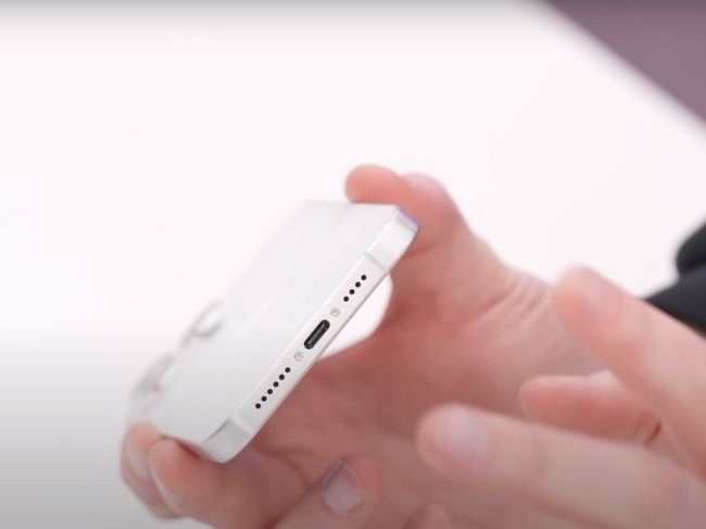 iPhone 15 Pro机模上手：固态按键没了，静音按键玩出新花样！