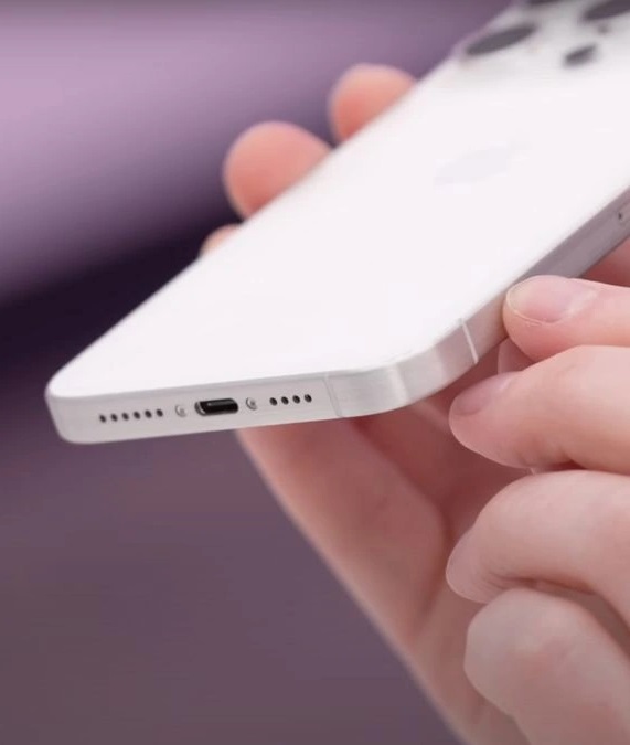 iPhone 15 Pro机模上手：固态按键没了，静音按键玩出新花样！