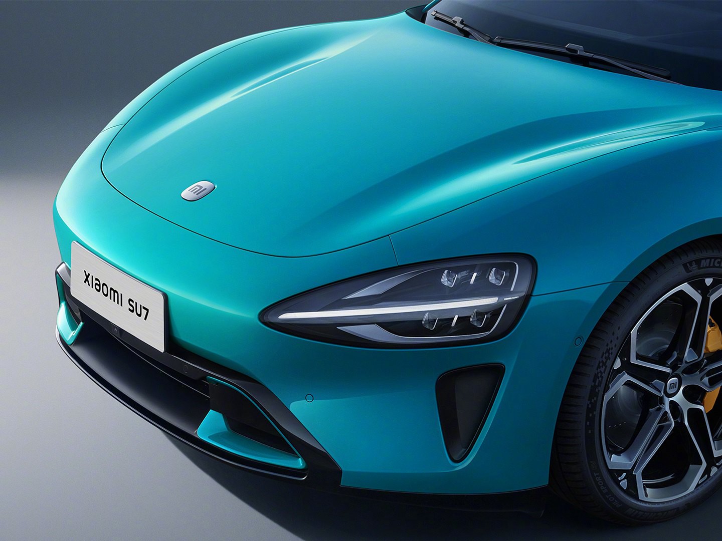 小米汽车SU7海湾蓝高清图赏：跑车造型，颜值在线！