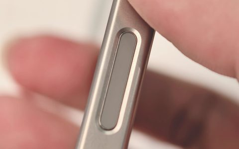 iPhone 16相机按钮太鸡肋，被质疑不合乔布斯理念